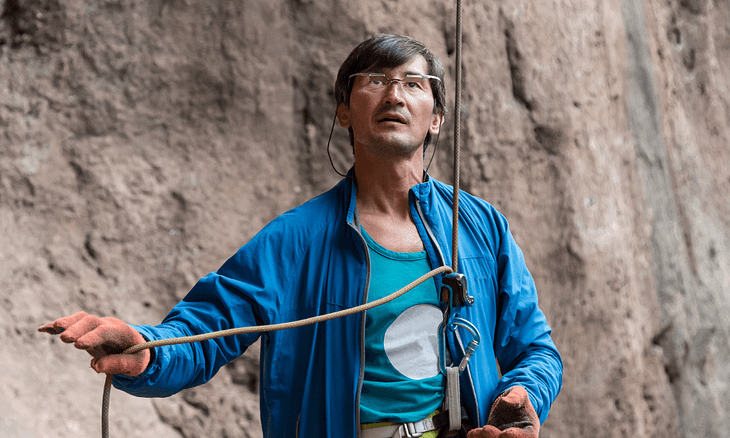 Rappeller with a pair belay glasses