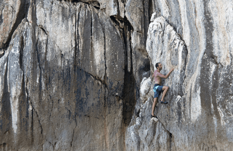 Free Climbing vs Free Soloing